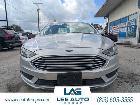 Used 2018 Ford Fusion SE w/ Fusion SE Technology Package FWD image 8