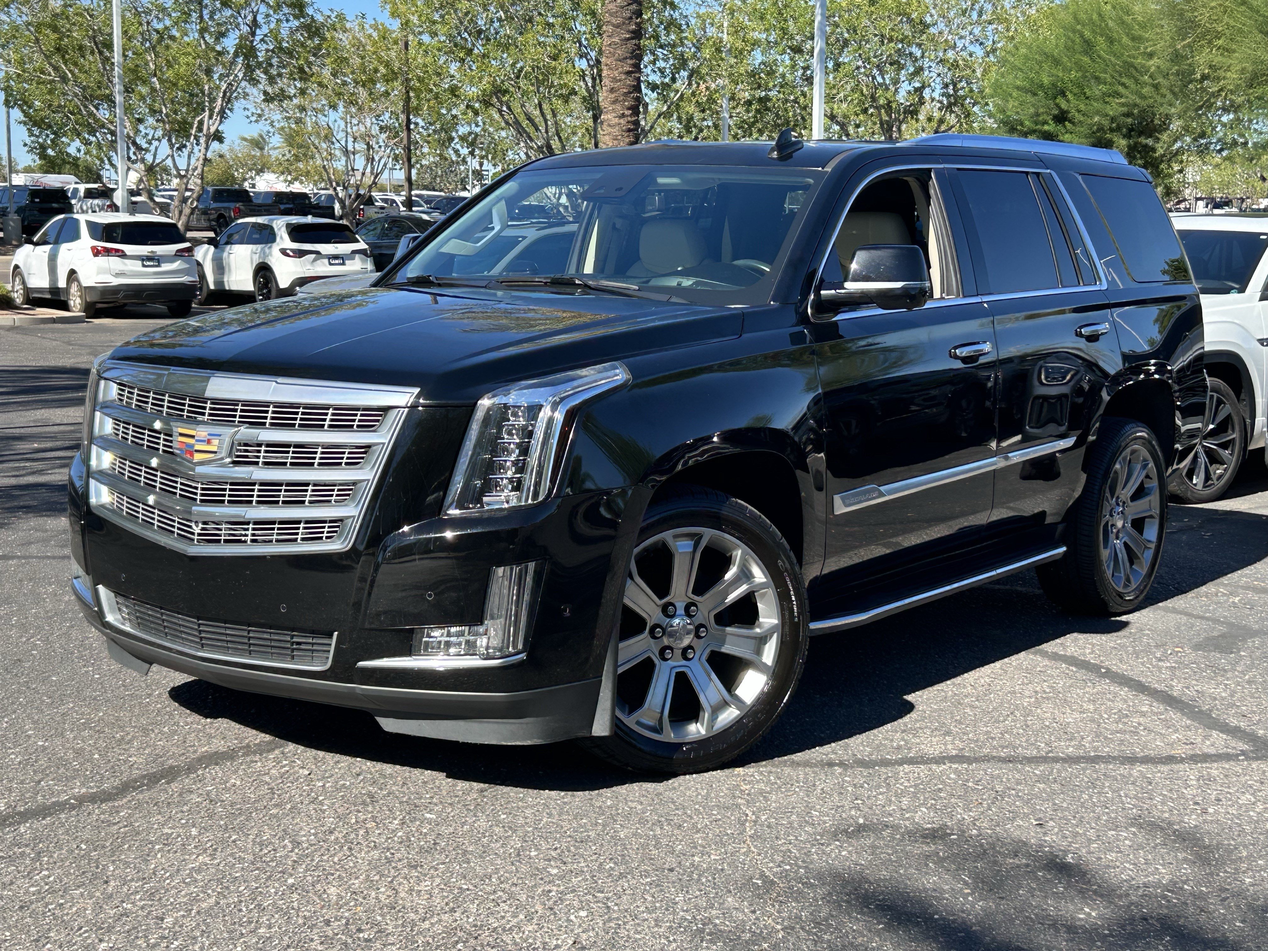 Used 2020 Cadillac Escalade Luxury w/ LPO, Radiant Package AWD/4WD image 33