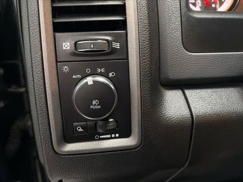 Used 2019 RAM 1500 Express AWD/4WD image 16