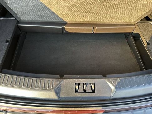 Used 2022 Ford Explorer XLT w/ Equipment Group 202A image 33