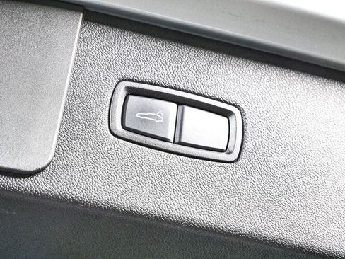 Certified 2022 Porsche Cayenne Coupe AWD/4WD image 31