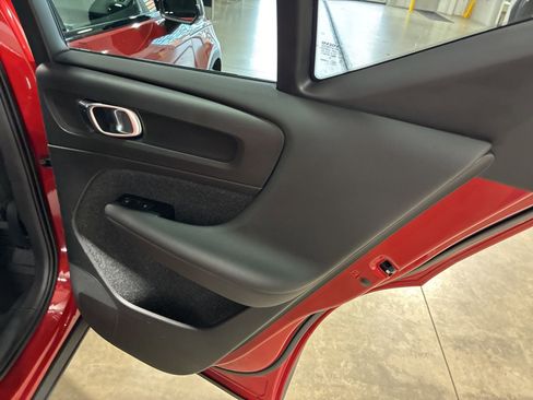 Used 2021 Volvo XC40 T5 R-Design w/ Advanced Package image 19