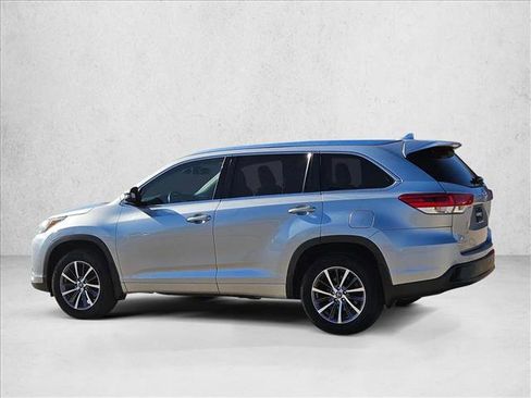 Used 2017 Toyota Highlander XLE image 8