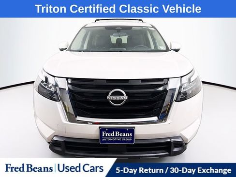 Used 2023 Nissan Pathfinder SV w/ SV Premium Package AWD/4WD image 2
