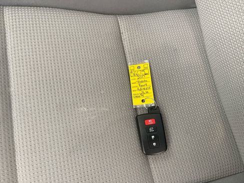 Used 2017 Toyota RAV4 XLE w/ Convenience Package AWD/4WD image 27
