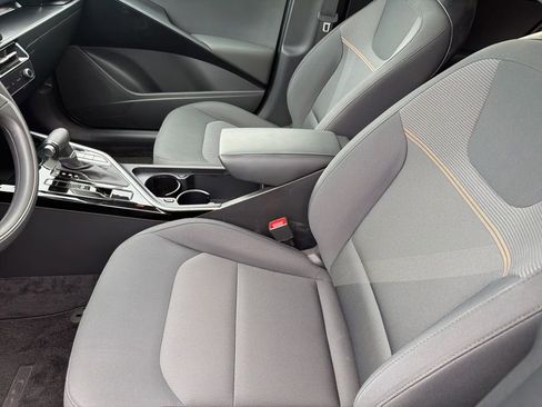 Used 2025 Kia Niro LX FWD image 3
