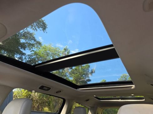 Used 2017 Chrysler Pacifica Limited image 10