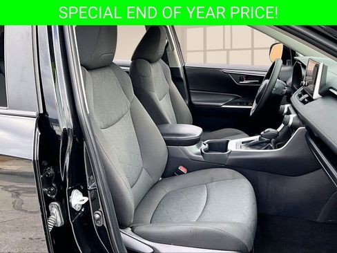 Used 2024 Toyota RAV4 XLE image 28