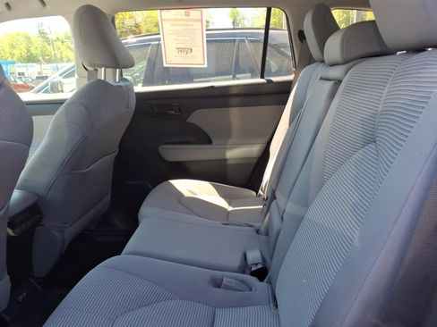 Certified 2023 Toyota Highlander LE FWD image 8