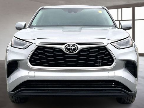 Used 2023 Toyota Highlander L AWD/4WD image 2