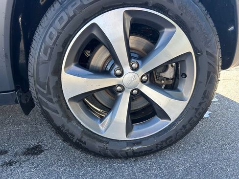 Used 2021 Jeep Cherokee Limited AWD/4WD image 22