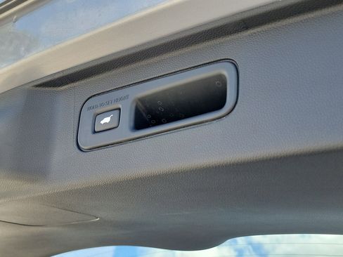 Used 2025 Honda Pilot EX-L image 13