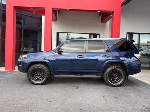 Used 2021 Toyota 4Runner SR5 Premium w/ Moonroof Package RWD image 5