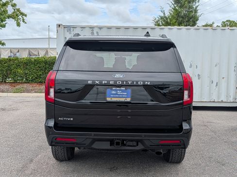 Used 2025 Ford Expedition Active RWD image 5