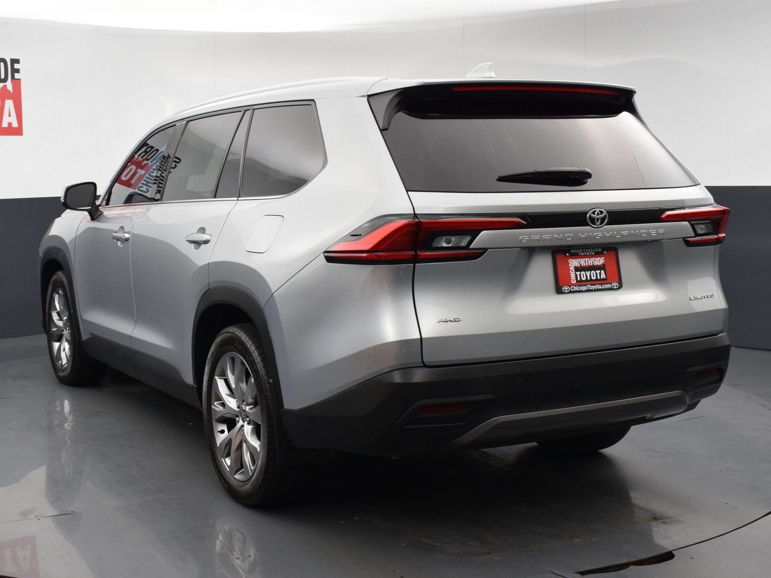 Used 2024 Toyota Grand Highlander AWD image 3