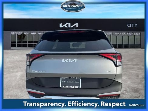 Used 2023 Kia Sportage LX image 5