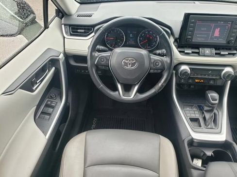 Used 2019 Toyota RAV4 XLE Premium w/ Cold Weather Package AWD/4WD image 16