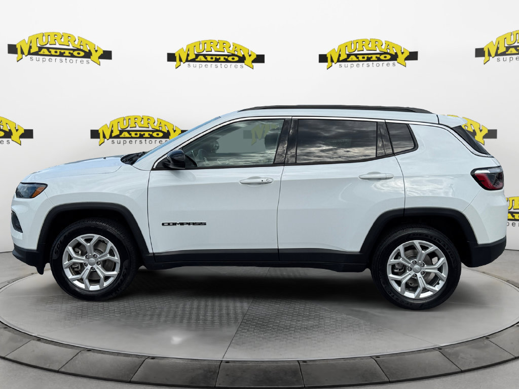 Used 2024 Jeep Compass Latitude AWD/4WD image 2