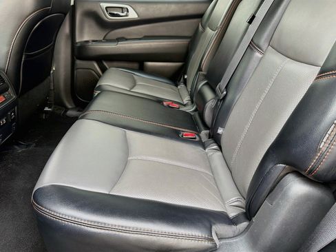 Used 2019 Nissan Pathfinder SL FWD image 34