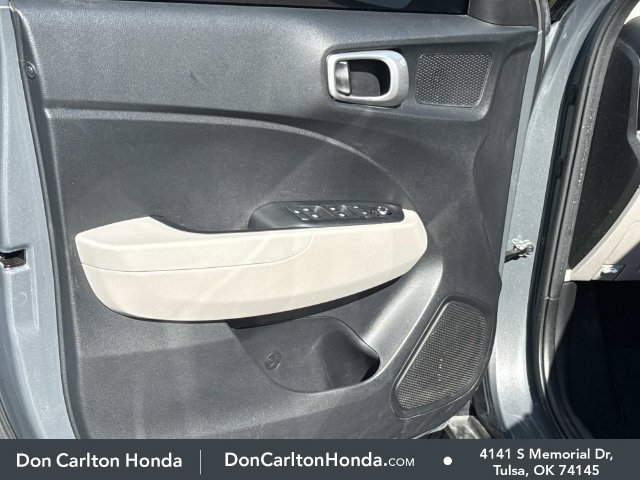 Used 2025 Hyundai Venue SEL FWD image 9