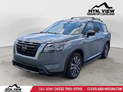 Certified 2022 Nissan Pathfinder Platinum w/ Lighting Package (N93)
