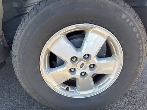 Used 2010 Ford Escape XLT image 9