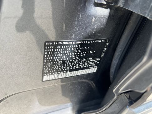 Certified 2023 Volkswagen Tiguan SE R-Line FWD image 32