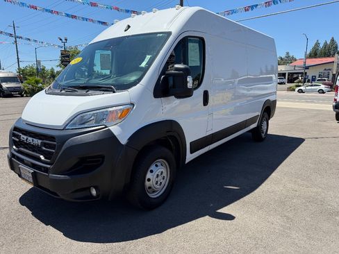Used 2024 RAM ProMaster 2500 w/ Safety Group FWD image 3
