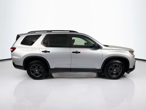 Used 2025 Honda Pilot TrailSport image 4