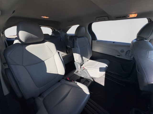 Certified 2022 Toyota Sienna XLE FWD image 26