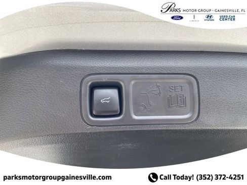 Certified 2024 Ford Expedition Limited image 17