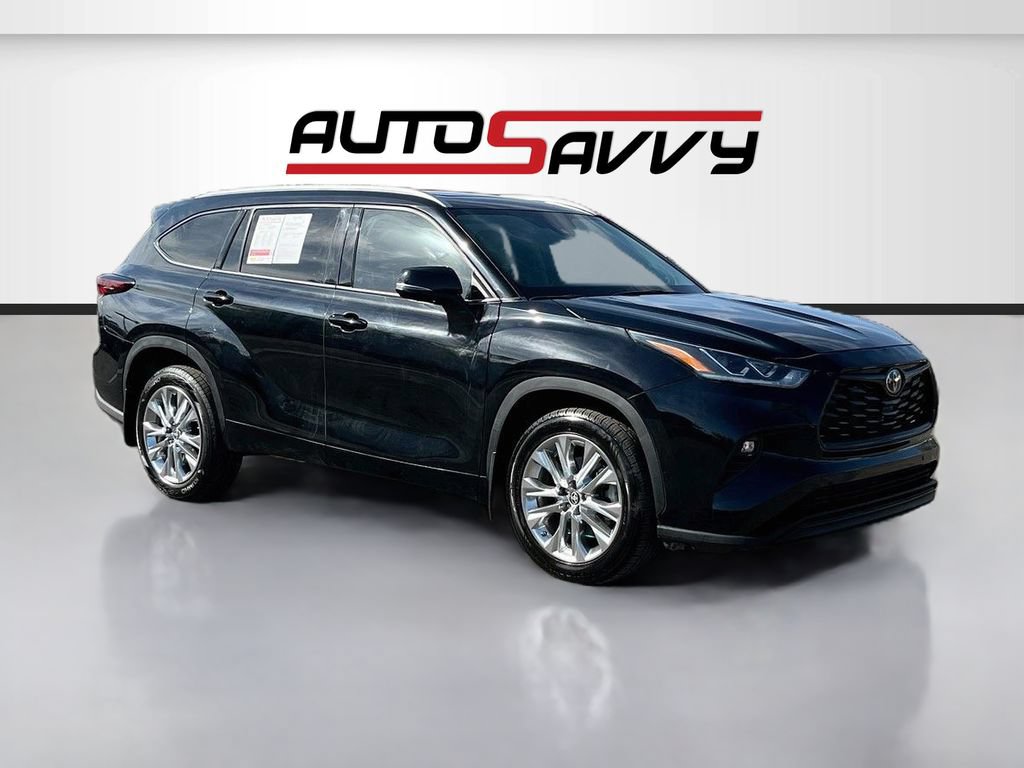 Used 2024 Toyota Highlander Limited FWD image 1