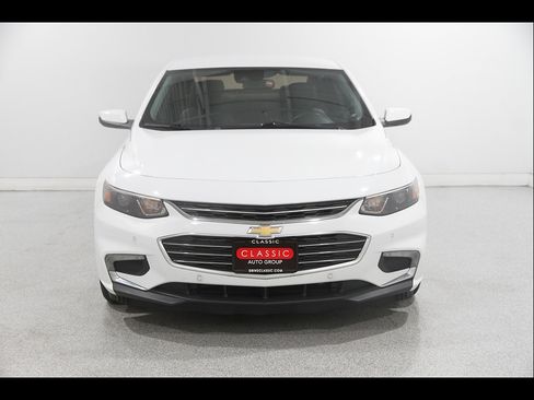 Used 2016 Chevrolet Malibu LT w/ Leather Package FWD image 2
