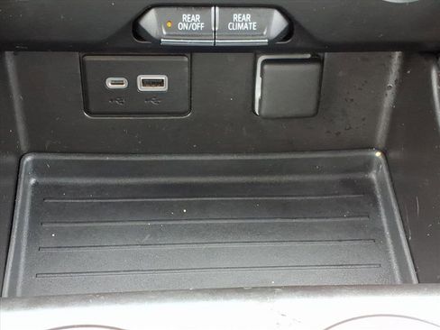 Used 2022 GMC Yukon SLE w/ Gmc Pro Safety Plus Package image 17