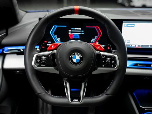 Used 2025 BMW M5 image 45