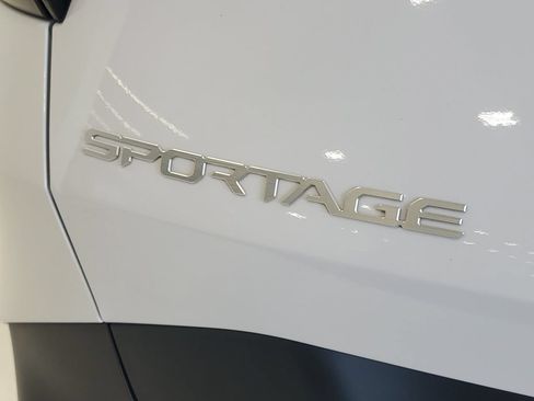 Used 2026 Kia Sportage LX FWD image 8