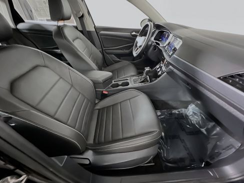 Used 2024 Volkswagen Jetta SE FWD image 31