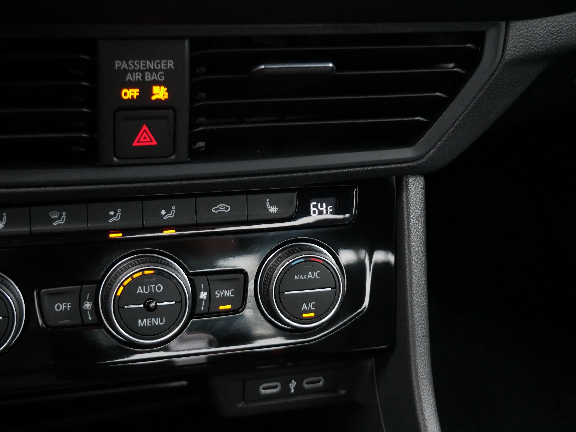 Used 2024 Volkswagen Jetta GLI 40th Anniversary Edition FWD image 29