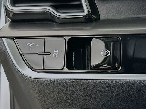 Used 2024 Kia Sportage EX FWD image 27