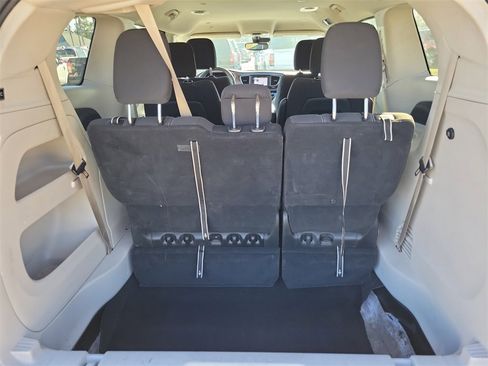 Used 2023 Chrysler Voyager LX image 9