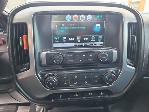 Used 2018 GMC Sierra 1500 SLE w/ Suspension Package, Off-Road AWD/4WD image 16