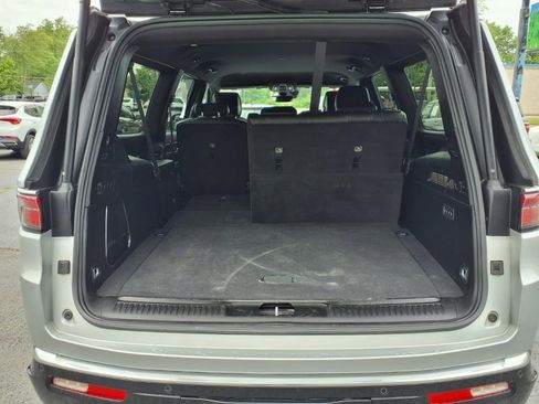 Used 2023 Jeep Wagoneer L Series II AWD/4WD image 28