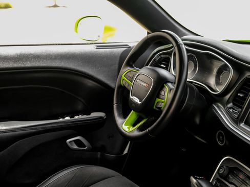Used 2015 Dodge Challenger R/T Plus RWD image 17