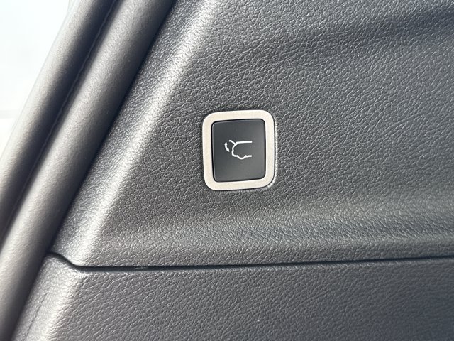 Used 2026 Chrysler Pacifica Select FWD image 11