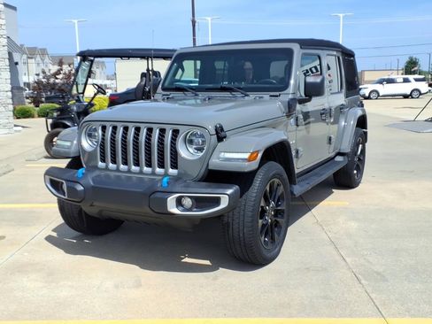 Used 2022 Jeep Wrangler Unlimited Sahara AWD/4WD image 2