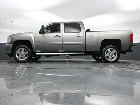 Used 2013 Chevrolet Silverado 2500 LT w/ Custom Sport Truck Package RWD image 41