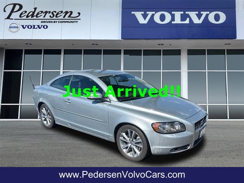 Used 2010 Volvo C70 T5 FWD image 1
