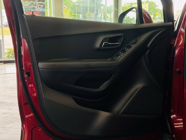 Used 2019 Chevrolet Trax LT w/ LT Convenience Package FWD image 31