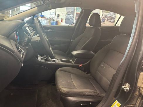 Used 2017 Chevrolet Cruze LT w/ Convenience Package FWD image 9