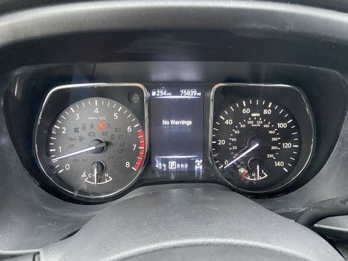 Used 2018 Nissan Titan SV image 12